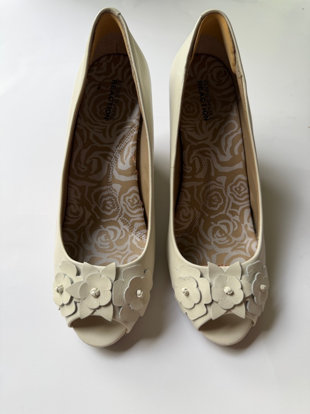 Kenneth Cole Reaction Women’s Cream Floral Peep-Toe Espadrille Wedge Shoes
